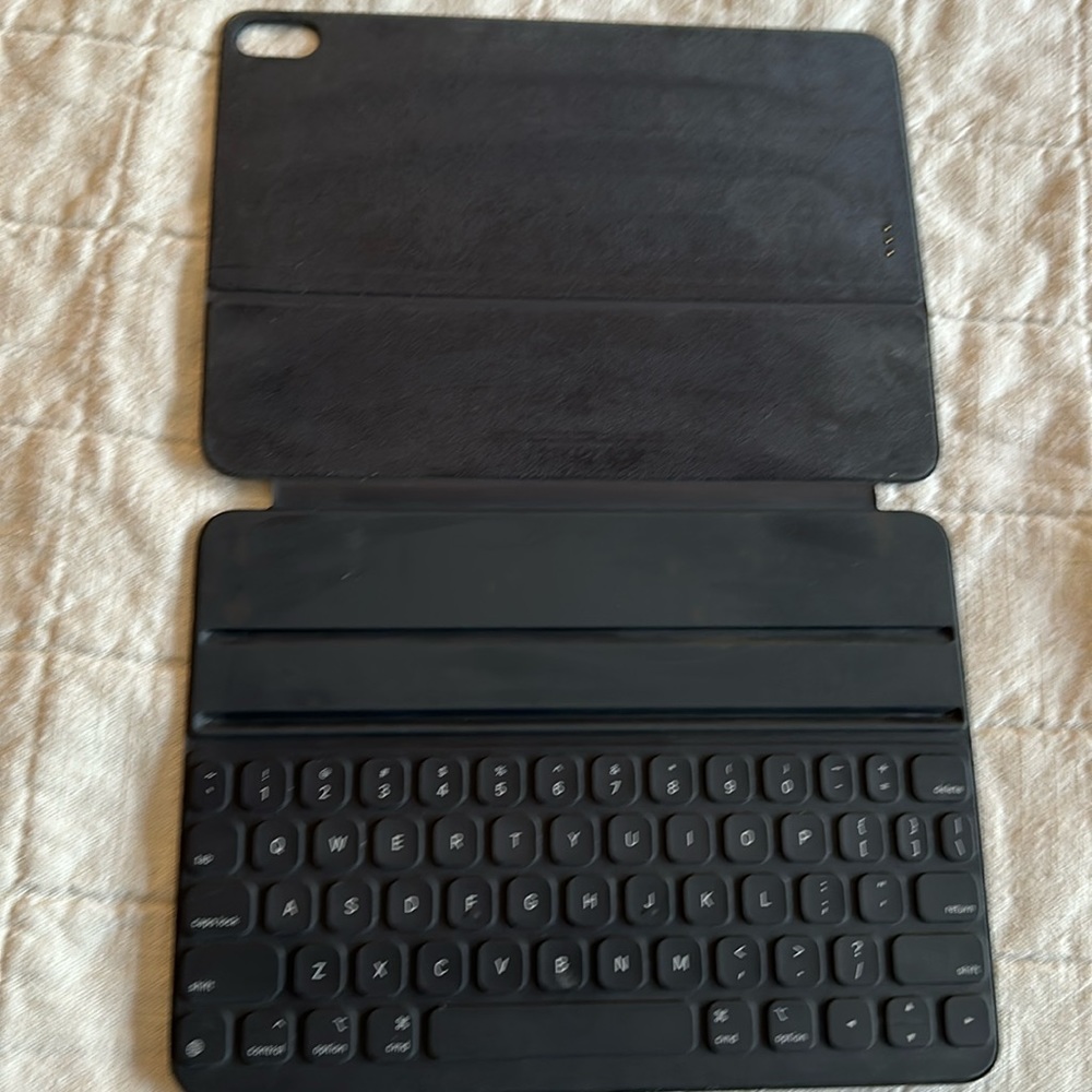 Apple Smart Keyboard for ipad - 9th generation.